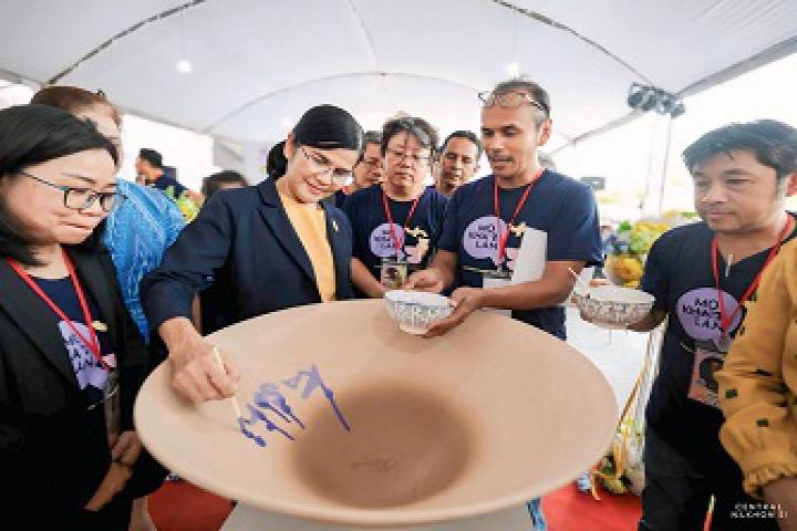 สำนักงานศิลปวัฒนธรรมร่วมสมัย โดยกองทุนส่งเสริมศิลปะร่วมสมัย ร่วมเชื่อมโยงทุนวัฒนธรรมกับพลังสร้างสรรค์ “โมคลาน...จากดินสู่ศิลปะ” Mokhlan International Ceramic Workshop 2025