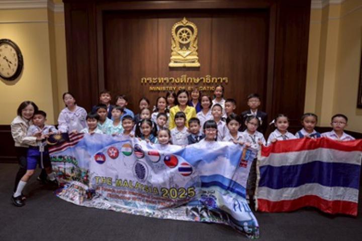 “รมว.นฤมล”อวยพรนักเรียนไทย ก่อนลุยศึกคณิตคิดเร็วที่มาเลเซีย ขอให้สำเร็จตามที่ตั้งใจ สร้างชื่อเสียงให้ครอบครัว และประเทศ
