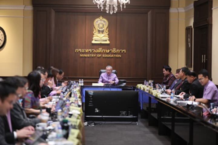 รมว.ศธ. หารือผู้บริหาร พร้อมมอบองค์กรหลักศึกษาแนวทางการแชร์ทรัพยากรเพื่อสร้างโอกาสทางการศึกษา