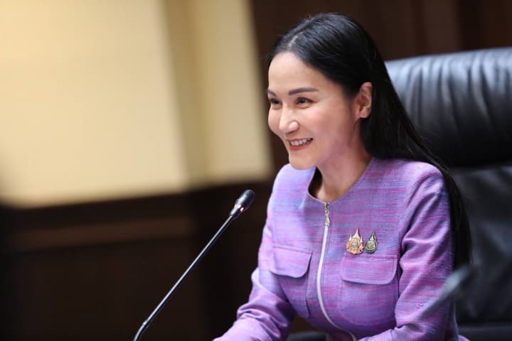 “รมว.นฤมล”เดินหน้านโยบายลดภาระครู ตัดโอน 1,706 ตำแหน่งงานธุรการ พร้อมเปิดทางก้าวหน้าให้บุคลากร 38ค.และ ผอ.อาชีวะทั่วประเทศ