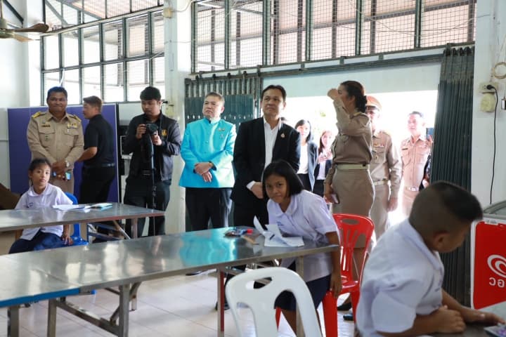 “รมช.องอาจ” ตรวจเยี่ยมติดตามการฟื้นฟู "รร.บ้านท่าไทร" ย้ำทุกฝ่ายร่วมก้าวข้ามวิกฤต