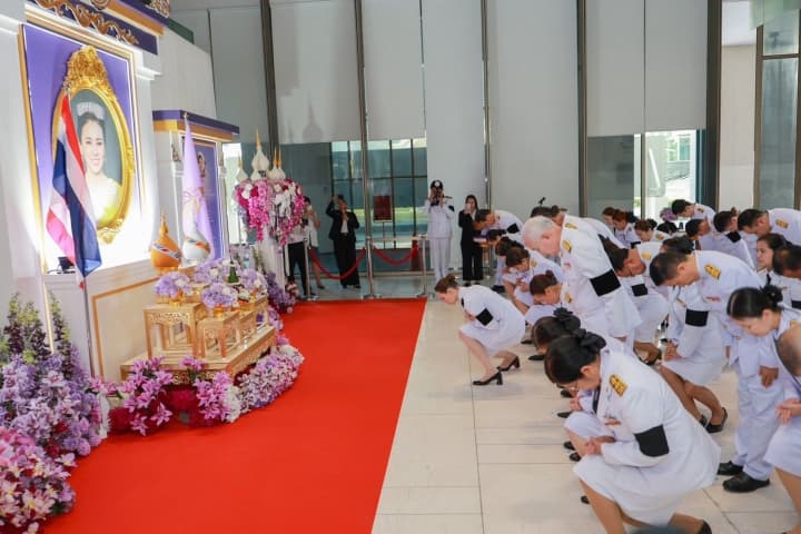 วธ.จัดพิธีถวายราชสักการะ และพิธีลงนามถวายพระพรชัยมงคล สมเด็จพระนางเจ้าฯ พระบรมราชินี