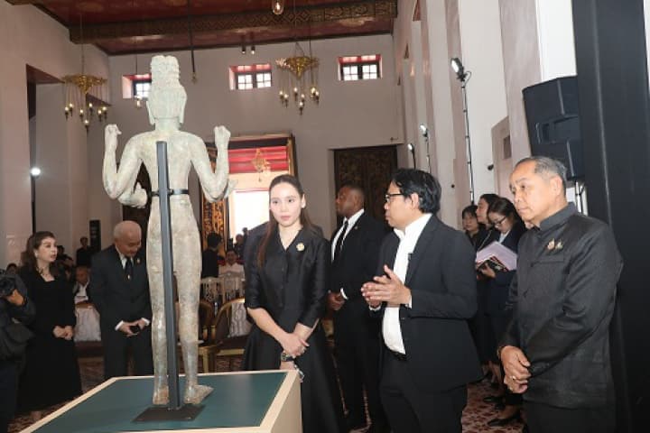 “ประติมากรรมสำริดกลุ่มประโคนชัย” อายุกว่า 1,200 ปี ถึงไทยแล้ว