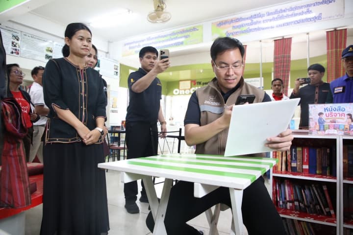 “รมช. อัครนันท์” ลุยศรีสะเกษช่วย รร.เหยื่อวาตภัย พร้อมชูโมเดล "พี่ดูแลน้อง"