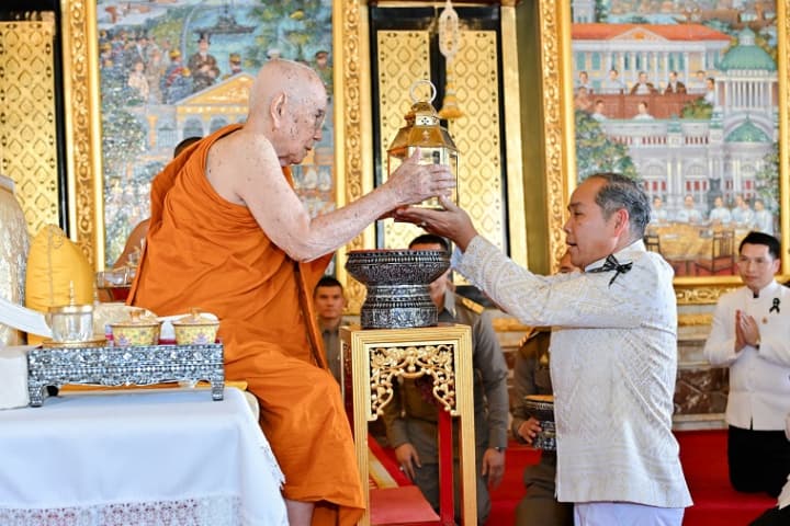 สมเด็จพระสังฆราชประทานไฟพระฤกษ์ สวดมนต์ข้ามปี เสริมสิริมงคลทั่วไทย-ทั่วโลก