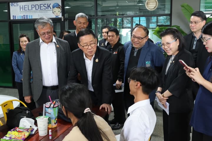 “รมว.ประเสริฐ“ ลุยตรวจสนามสอบวิชาชีพครูระบบอิเล็กทรอนิกส์