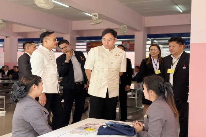 "อัครนันท์"ลงพื้นที่ตรวจเยี่ยม และให้กำลังใจผู้เข้าสอบครูผู้ช่วย จ.กาญจนบุรี ย้ำต้องโปร่งใสเป็นธรรม