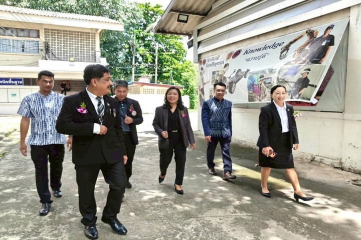 สกร. ลงพื้นที่ตรวจเยี่ยมสนามสอบเทียบวัดระดับความรู้การศึกษาขั้นพื้นฐานด้วยระบบ Digital Testing