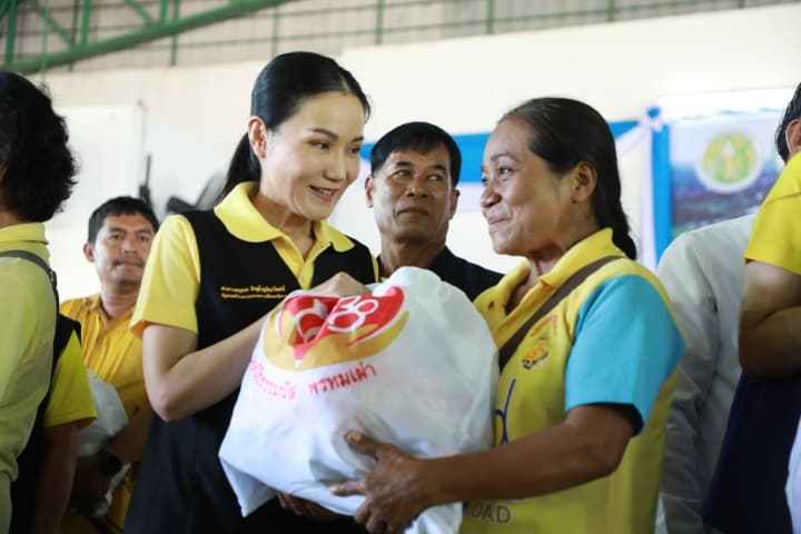 “รมว.นฤมล“ลงพื้นที่ จ.สุโขทัย ตรวจเยี่ยมโรงเรียน-บ้านพักครูเสียหายจากน้ำท่วม พร้อมเร่งประสานงบซ่อมแซมด่วน