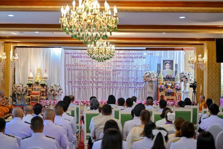 วธ. จัดพิธีเจริญพระพุทธมนต์ และพิธีมอบถุงยังชีพเฉลิมพระเกียรติ สมเด็จพระนางเจ้าฯ พระบรมราชินี