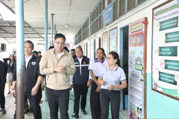 “อัครนันท์” ลุยขอนแก่น เจาะปัญหาโรงเรียนห่างไกลถึงห้องเรียน ชี้ตรวจราชการต้อง “ไปช่วย ไม่ใช่ไปตรวจ”