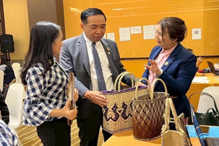 สกร.พัฒนาอาชีพชุมชนจดสิทธิบัตรผลิตภัณฑ์