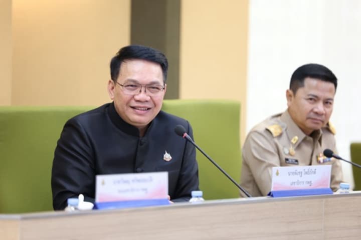 เลขาธิการกพฐ. กำชับรร.จัดซื้อหนังสือเรียนต้องคำนึงความโปร่งใส ยึดระเบียบราชการไม่มีลัดขั้นตอน