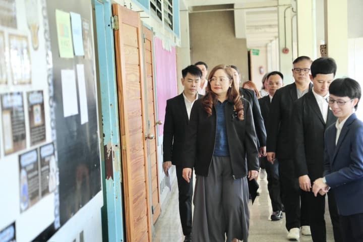 อธิบดี สกร. ตรวจเยี่ยมสนามสอบเทียบระดับการศึกษา ย้ำมาตรฐานเดียวกันทั่วประเทศ