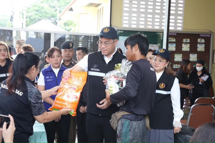 “อัครนันท์”- "เกศทิพย์" นำทีม สกร.จิตอาสา ฟื้นฟูบ้าน–โรงเรียน ย้ำทุกหน่วยงานต้องพาประชาชนพ้นวิกฤต