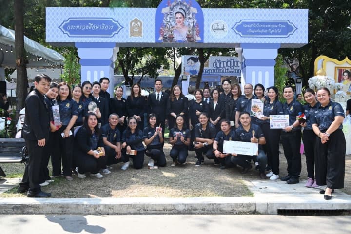 อธิบดี สกร. ชวน ชิม ช้อป พร้อมเปิดพื้นที่เรียนรู้ ที่งานกาชาด 2568