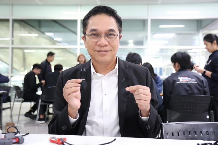 รฟฟท.เชิญชวนผู้สนใจ ร่วมประดิษฐ์ริบบิ้นสีดำ ถวายความอาลัยแด่ "สมเด็จพระพันปีหลวง"