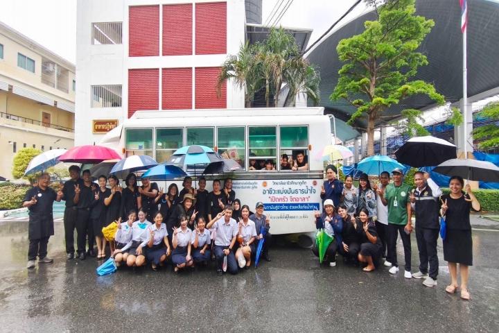 อาชีวะลุยช่วยเหลือประชาชนผู้ประสบภัย! เปิดศูนย์พักพิงชั่วคราว พร้อมระดมทรัพยากรเต็มกำลัง