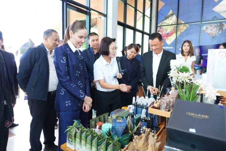 รมว.วธ ปักหมุดตรวจเยี่ยมศูนย์ประสานงาน Thailand Biennale จังหวัดระยอง